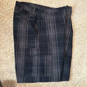 Wrangler shorts black and gray check. 36W. To knee length (Typical) Side pockets